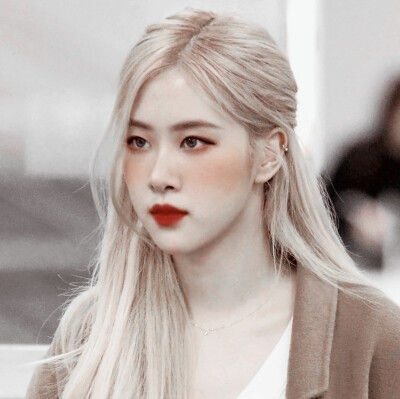 
： 你要知道我们两个人中间隔了一条银河
朴彩英Rosé / 奇软小姐
firstlove_rose
