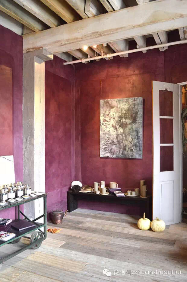 贝洛可（Bellocq）茶叶的三位创始人分别是海蒂和她的先生史考特，以及海蒂的老同事迈可·香农。
虽然是三位纽约客一起创立的茶叶品牌，贝洛可（Bellocq）却是从伦敦红回来的。
