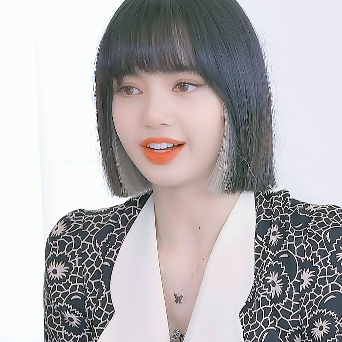 -风停在窗边嘱咐你要热爱这个世界.
-Lisa
-原截江纪然