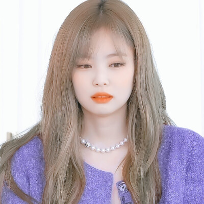 -风停在窗边嘱咐你要热爱这个世界.
-金珍妮JENNIE
-原截江纪然