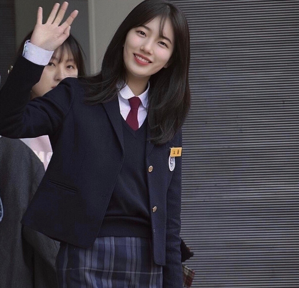 裴秀智。