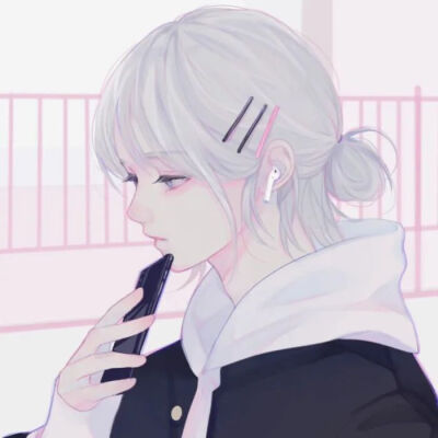 【动漫情头】个性 银发少女 连帽卫衣 手机靠下巴 蓝牙耳机 粉
