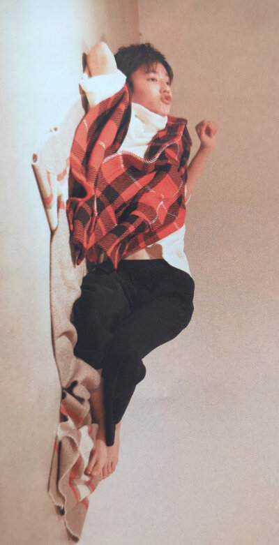 星が星の夜に隠れています。まだ寝ていない人がいます。海にはあなたへの思いが隠れません❤