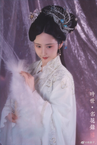 「月神」
月府太阴
结璘皇君
宝光幽照如来
妙果素月天尊
-时世记古典美学-
出品学员@我就是喵哥
出镜仙女@惜之酱
指导老师@南桑子_ 