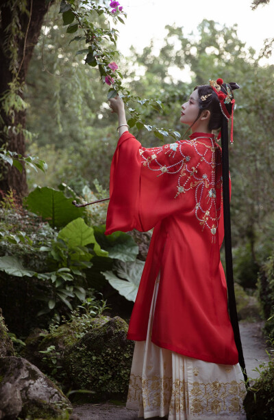 心静闲看物亦静.芭蕉过雨绿生凉。