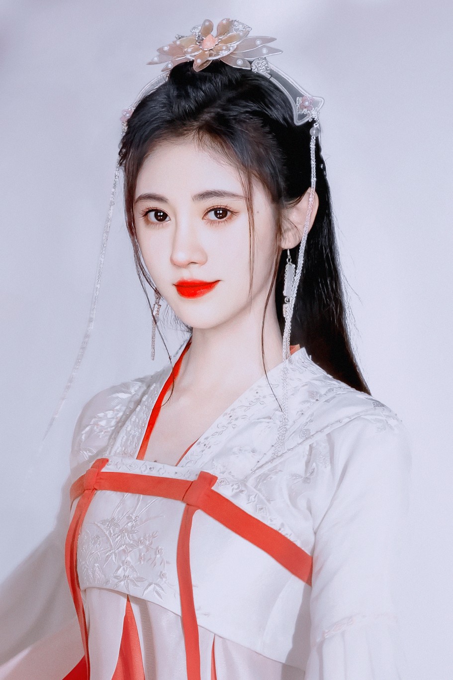 鞠婧祎｜傅容
cr.初雪映画馆