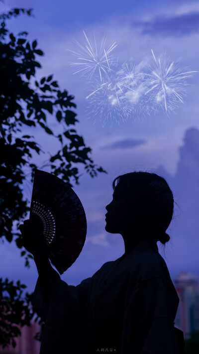 「当你沉浸 天空那条冰冷的银河
粼粼的波光够不够暖活你」
©人间凡尘x