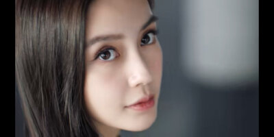 杨颖（Angelababy），1989年2月28日出生于上海市，华语影视女演员、时尚模特。2003年，Angelababy以模特身份在香港出道。2007年，她开始将工作重心转向大银幕。2011年在爱情片《夏日乐悠悠》中首次担任女主角。2012…