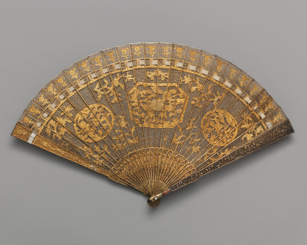 俄罗斯艾尔美塔什博物馆与纽约大都会艺术博物馆中的一些中国外销扇