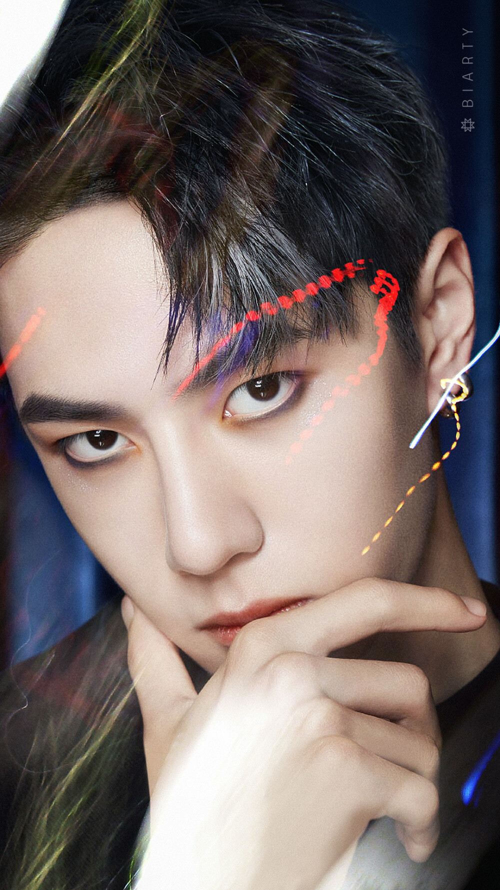 7815眼神太煞了～ 眼妆hin美腻～7815 @uniq-王一博 全新身份