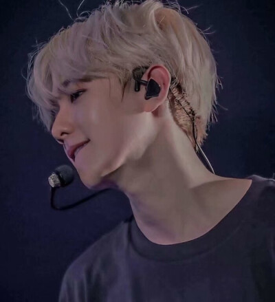 /BAEK HYUN/