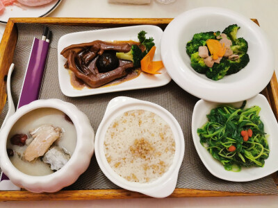 月子餐：木瓜红枣鱼汤