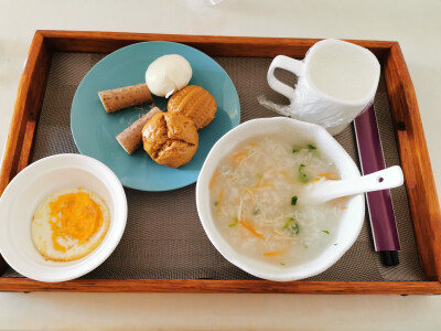 月子餐：青菜胡萝卜鸡丝粥