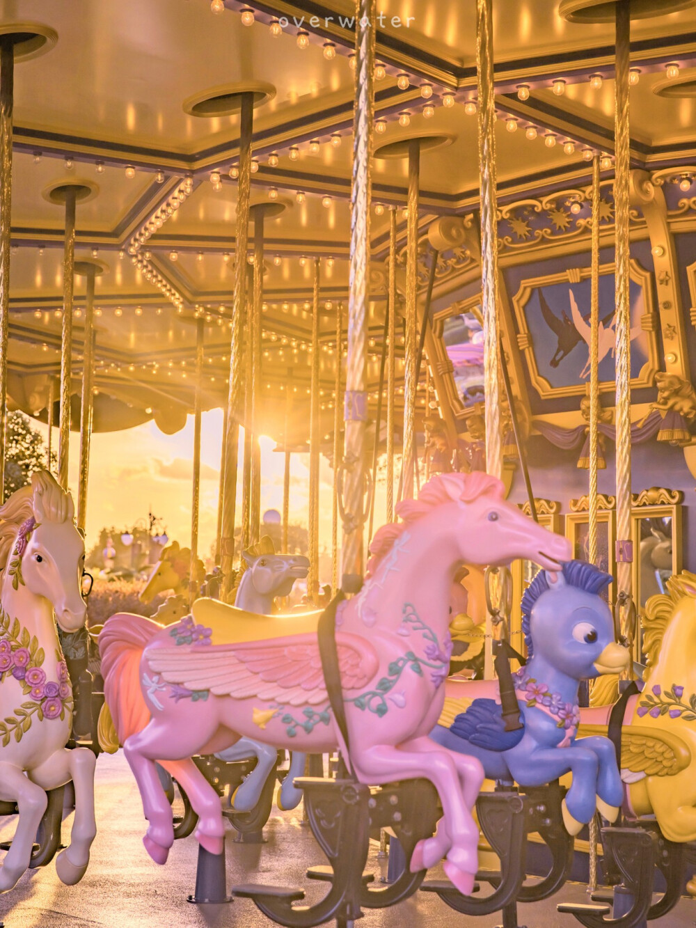 云朵说，暖暖的阳光，我帮你存好了•͈ᴗ•͈ ☀️
「上海.迪士尼.pad壁纸」
©overwater