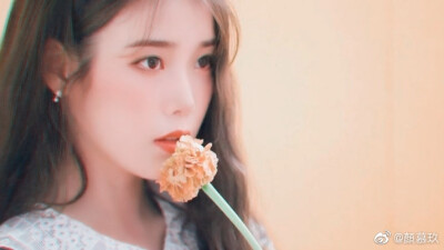 IU 李知恩
“除了小姐的美色，不接受任何賄賂。”
－
√抱圖者发抖音写小说弄橙光請告知出处
→By玖生一世