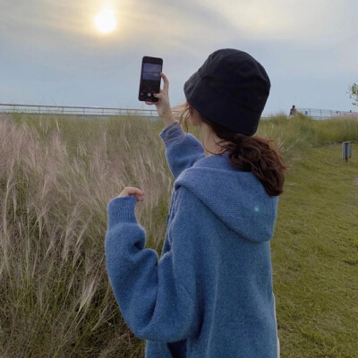 女头像 by：朵莉