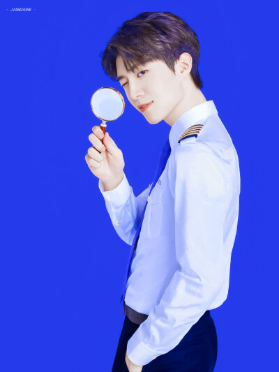 Hi，您的帅哥机长来了 ฅ( ̳• ◡ • ̳)ฅ
◇ 范丞丞 | 许祎