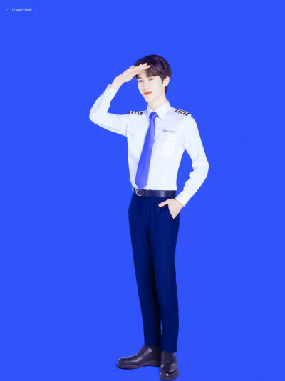 Hi，您的帅哥机长来了 ฅ( ̳• ◡ • ̳)ฅ
◇ 范丞丞 | 许祎