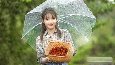 IU | 树啊树啊
cr:·春日思归·