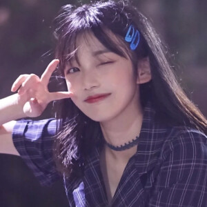 女