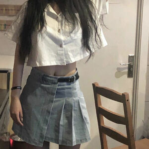 女