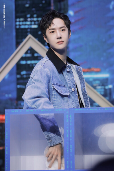 201012 饿了么见面会 @UNIQ-王一博 cr:logo