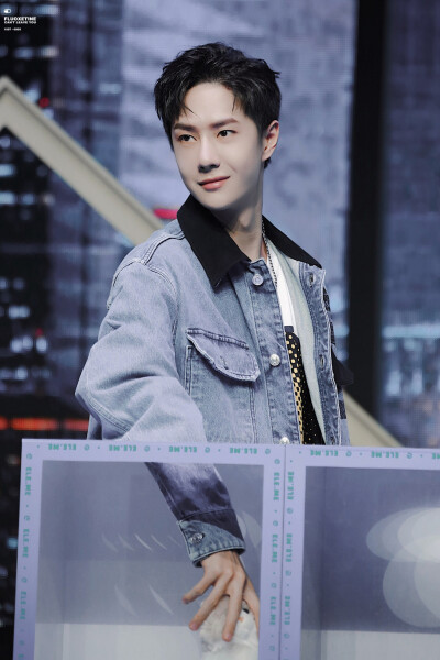 201012 饿了么见面会 @UNIQ-王一博 cr:logo