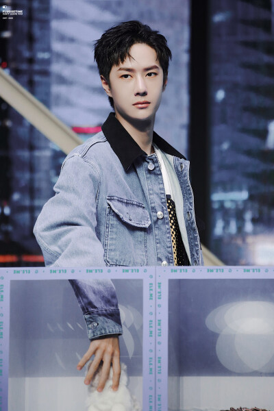 201012 饿了么见面会 @UNIQ-王一博 cr:logo