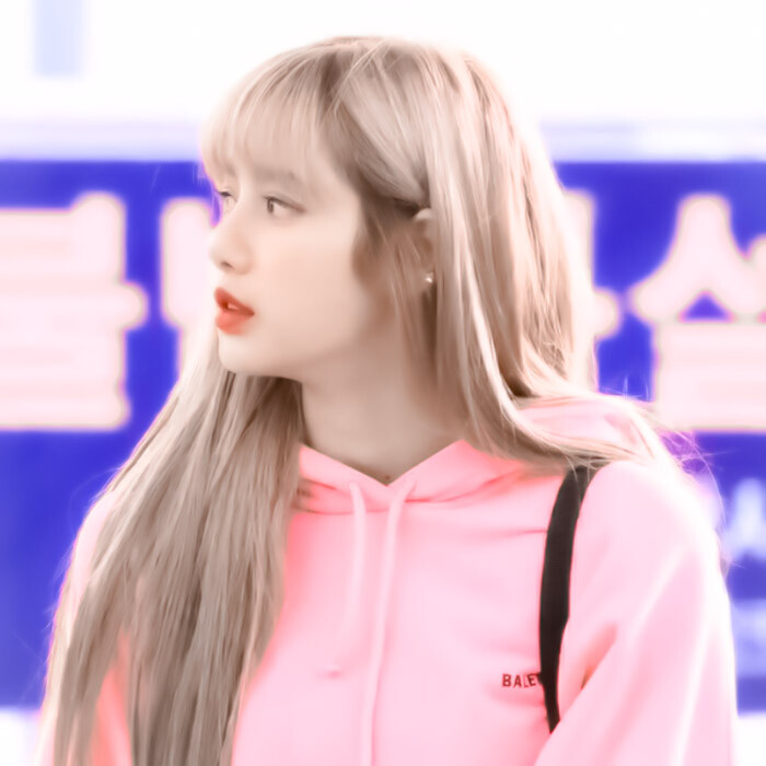  “渺小的虫子，也配仰望星空。”
——Lisa
原截dt小黄君 cr.苏稚童