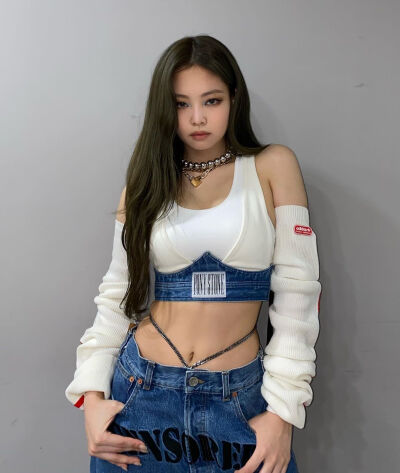 牛仔裤打歌服 jennie