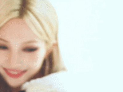 我们去往那星辰之间 如何？
你曾是​我的一生
​你曾是大海一般的存在
——What's your name