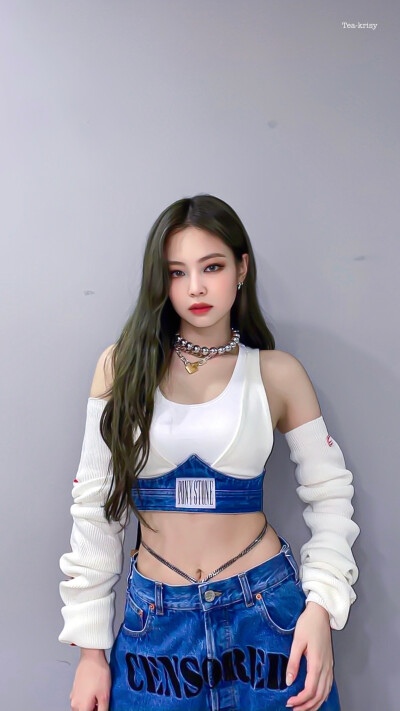 JENNIE
cr.vb Tea-krisy