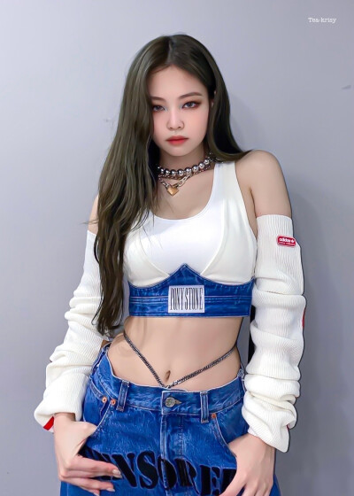 JENNIE
cr.vb Tea-krisy