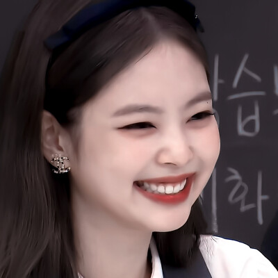 “我那么可爱 学长确定不要向我告白吗？”
Jennie ©舒棠音
原截©江纪然