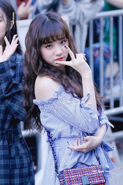 
“这身蓝衣好好康”