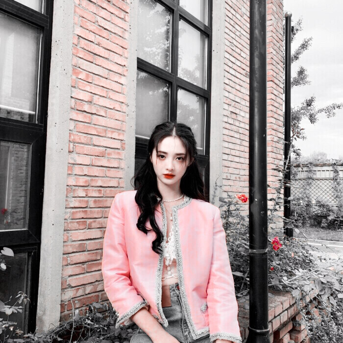 >：ᴘᴇᴏᴘʟᴇ ᴀʀᴇ ʙᴇᴛᴛᴇʀ ᴛʜᴀɴ ғʟᴏwᴇʀs
周洁琼
背景原林燃