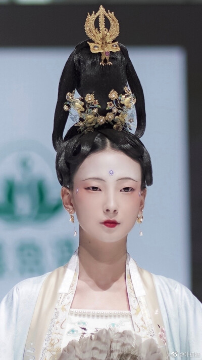 华裳九州
心心哥哥
裳宫语汉服
叶初婳
