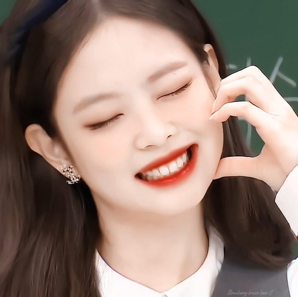 “啊呜，一大口全部吃掉！”
/金智妮
原截©江纪然
@闵夏乔