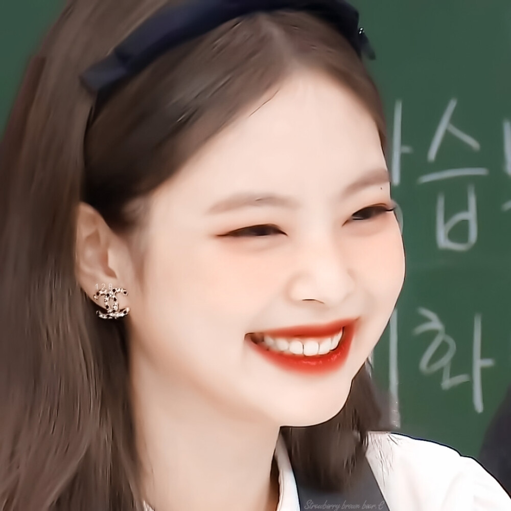 “啊呜，一大口全部吃掉！”
/金智妮
原截©江纪然
@闵夏乔