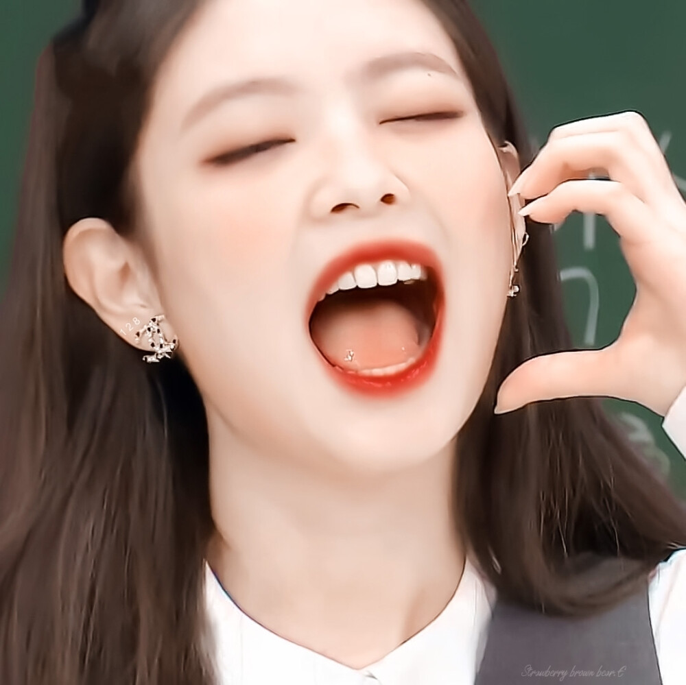 “啊呜，一大口全部吃掉！”
/金智妮
原截©江纪然
@闵夏乔