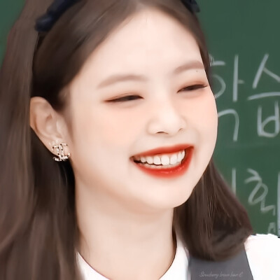 “啊呜，一大口全部吃掉！”
/金智妮
原截©江纪然
@闵夏乔