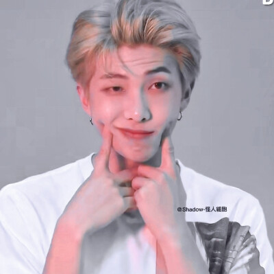 “溺死于先生的酒窝。”
│金南俊
©边溺