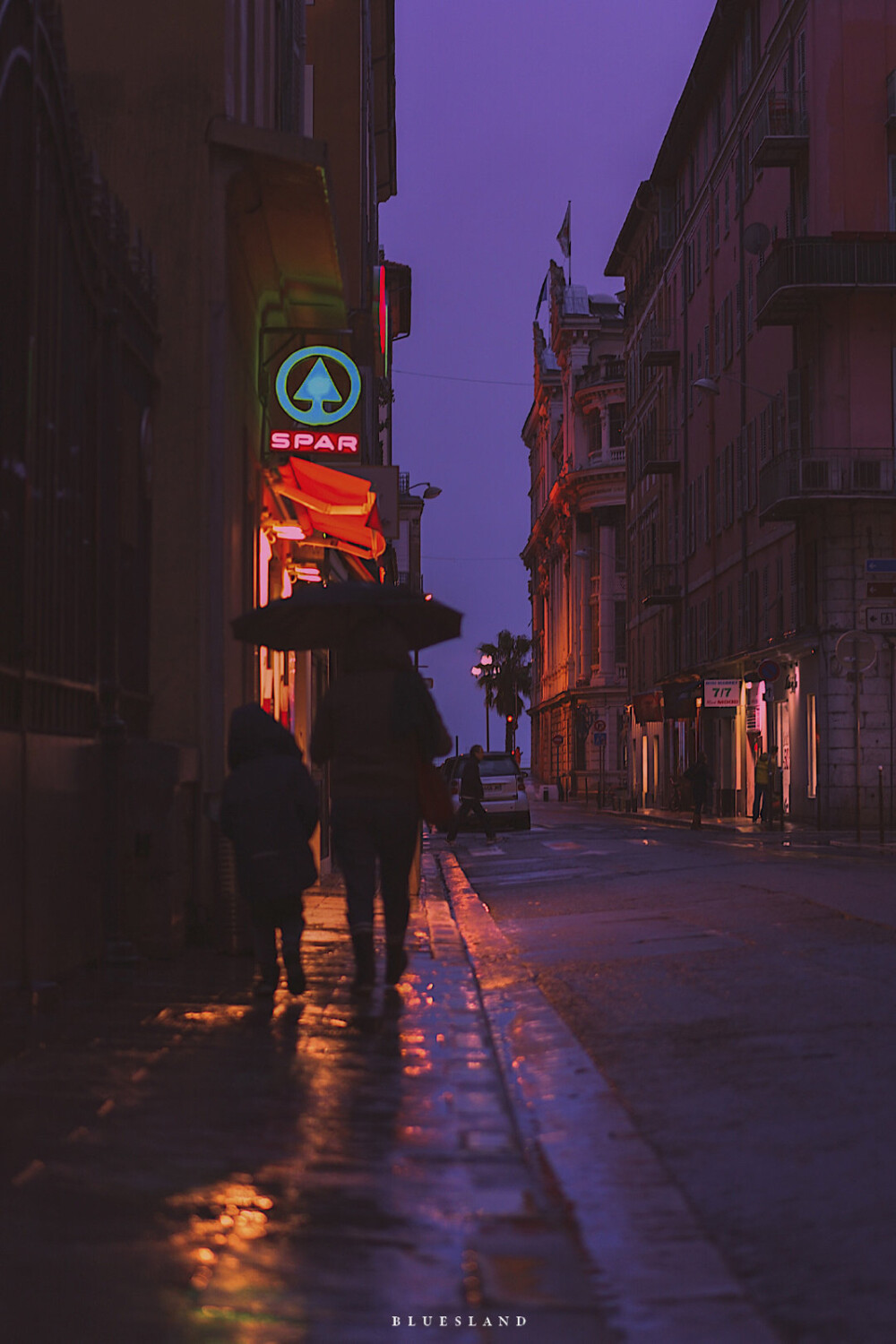 《雨夜中的蔚蓝海岸》
©️布魯斯小島