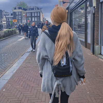 rosé 朴彩英 背影杀