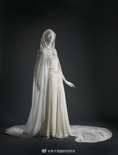 Wedding Dress
珍妮·兰文（Jeanne Lanvin）