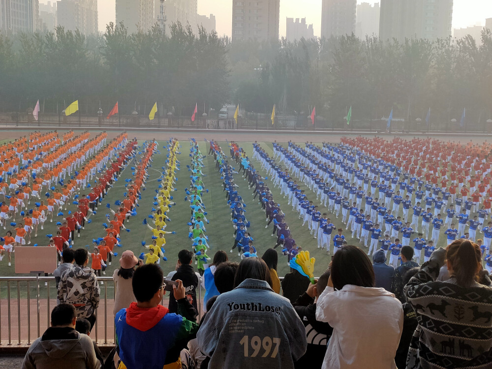 清晨的开幕式，运动健将们，加油！！！