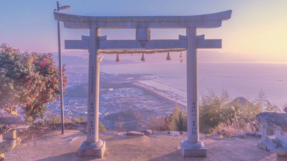 岛国摄影师しふぉん镜头下的
位于香川县的天空鸟居
——高屋神社
#冷瞳