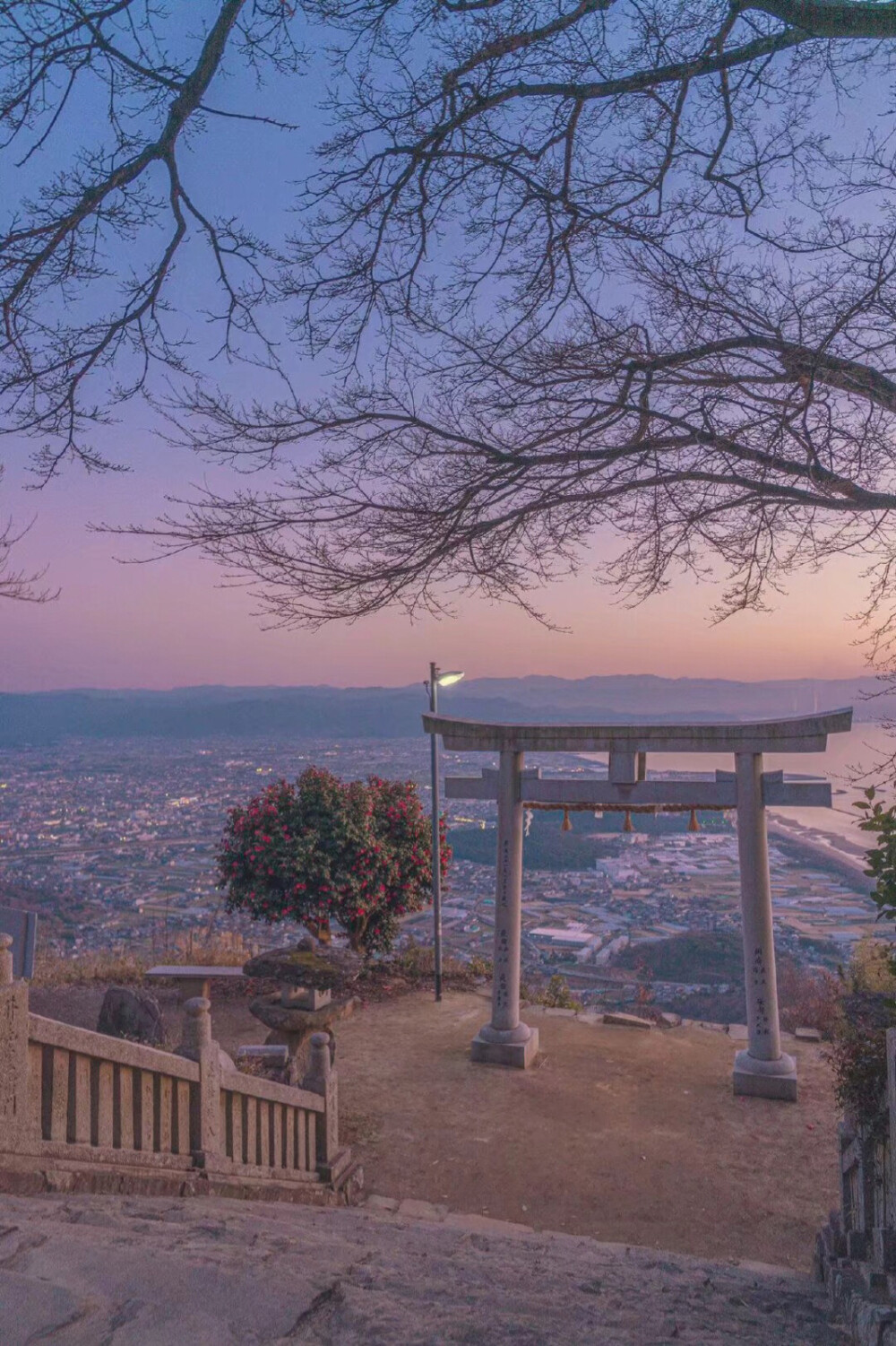 岛国摄影师しふぉん镜头下的
位于香川县的天空鸟居
——高屋神社
#冷瞳