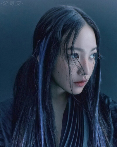 Purple haired witch
/.金艺琳Yeri