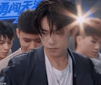 酷酷的男孩子是不是都有点拽？